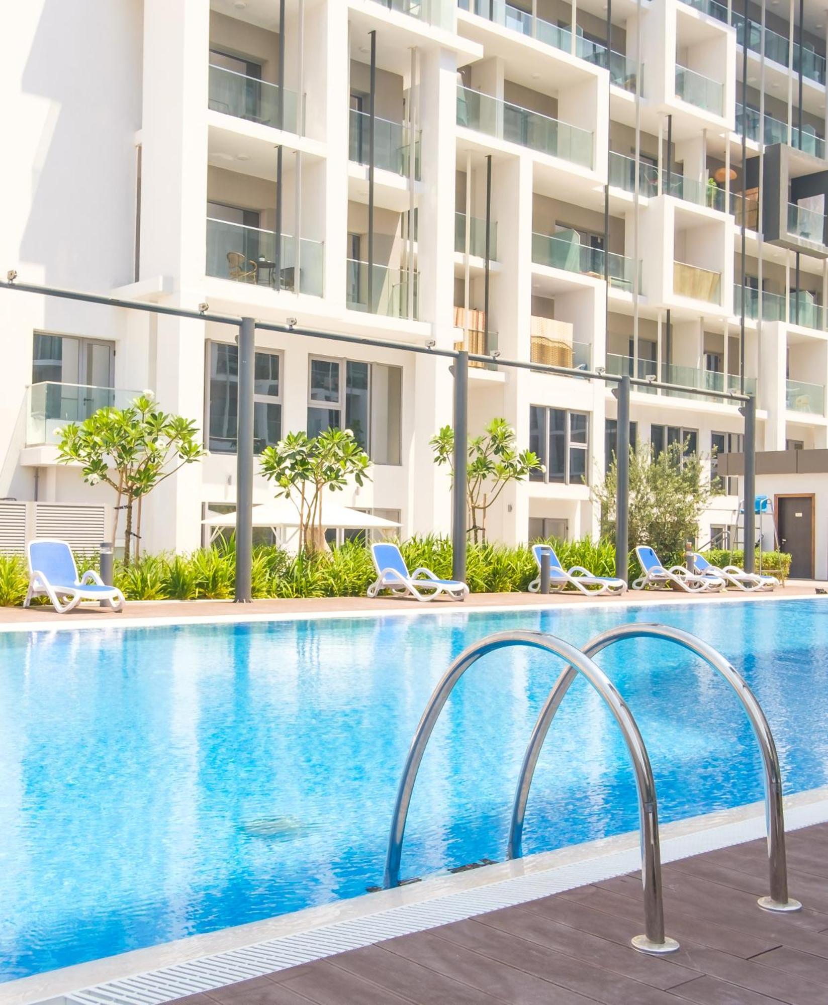Poolside Charm Apartment Abu Dhabi Bagian luar foto